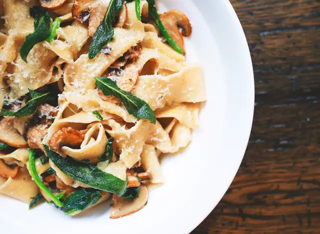 Pappardelle aux champignons et à la sauge frite — Agrandir
