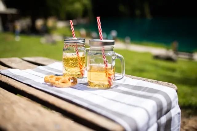 La limonade, au jardin — Agrandir